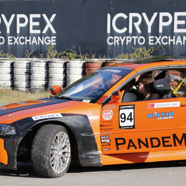 Özge Kılcı Bağ, driftte podyuma çıkan ilk kadın pilot olmanın gururunu yaşı...