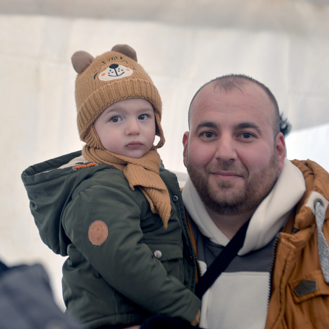 Yıllardır görmediği babasına kavuşmak için Cilvegözü Gümrük Kapısı'ndan geç...