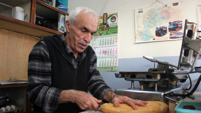 40 yıllık esnaf; tostu 10 TL'ye satıyor