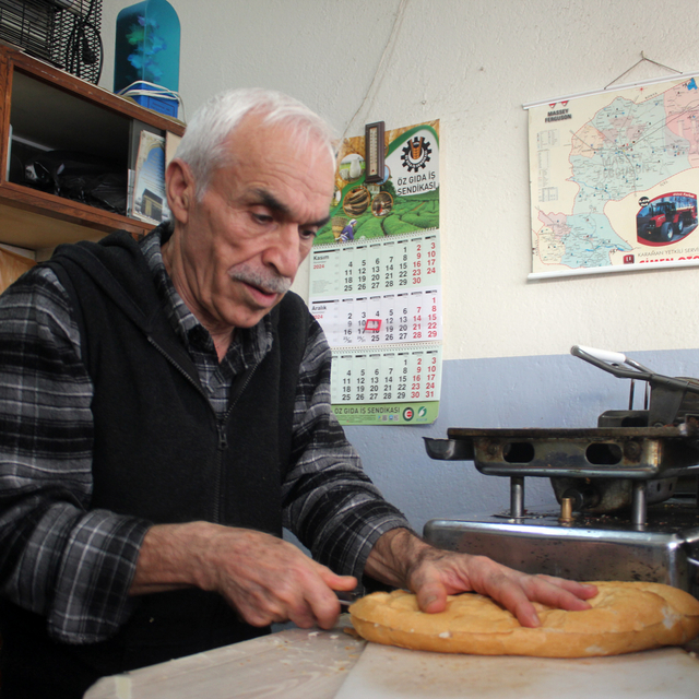40 yıllık esnaf; tostu 10 TL'ye satıyor