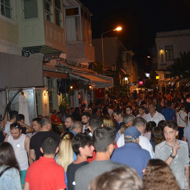 Çeşme'de yılbaşı öncesi rezervasyon doluluk oranları şimdiden yüzde 50'ye u...