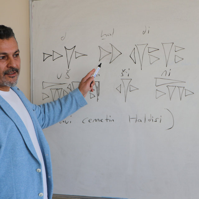 Urartuların dili başkentleri Van'da öğretiliyor