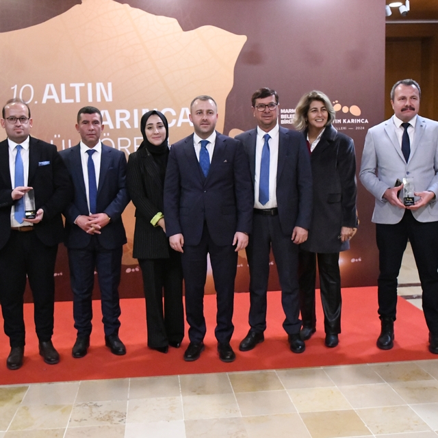 Ezine Belediyesine 10. Altın Karınca Ödülleri'nde 2 ödül verildi