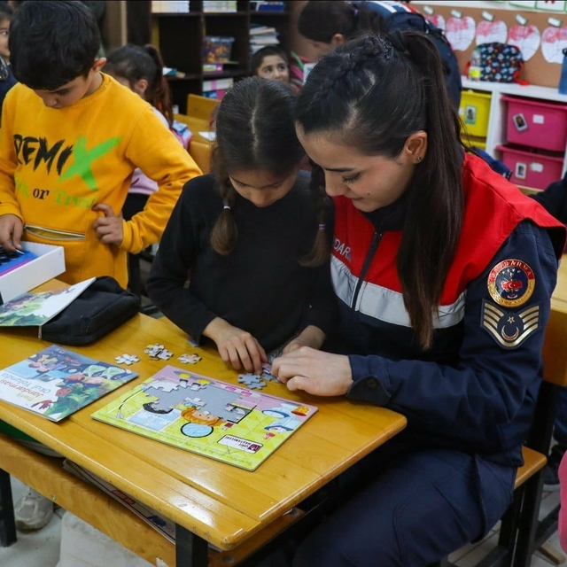 Eskişehir'de öğrencilere jandarma teşkilatı tanıtıldı