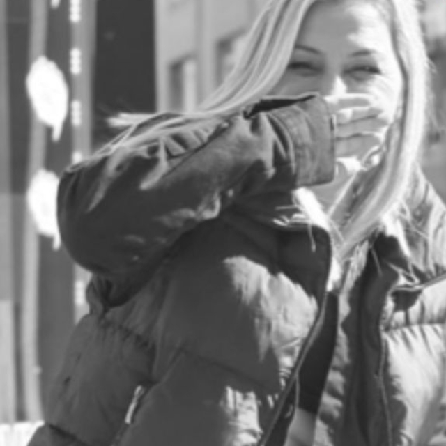 Otomobil, istinat duvarına çarptı; 1 ölü, 2 yaralı