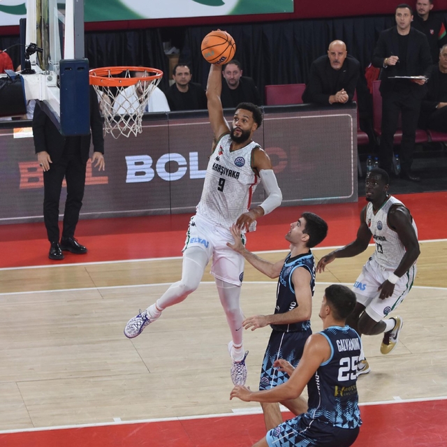 Petkimspor ile Karşıyaka potada derbide