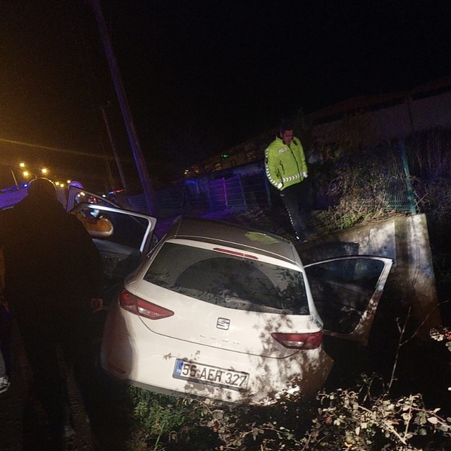 Samsun'da istinat duvarına çarpan otomobildeki 1 kişi öldü, 2 kişi yaraland...