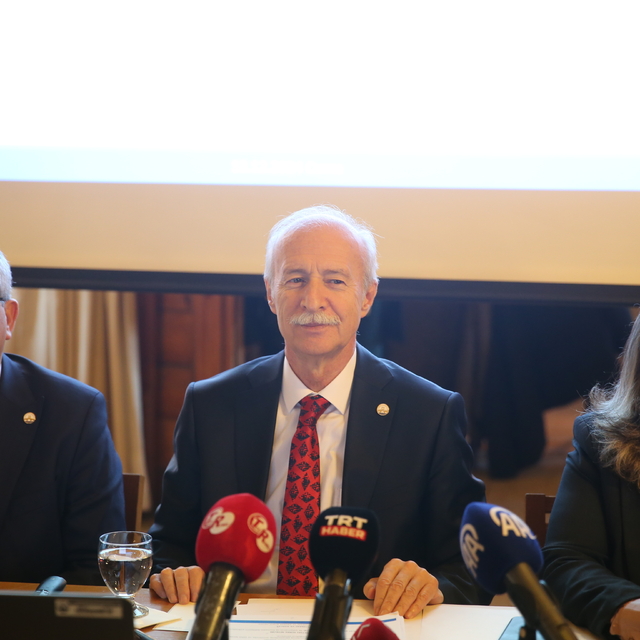 Trakya Üniversitesi Tıp Fakültesi Hastanesinde acil servis ve Onkoloji Hast...