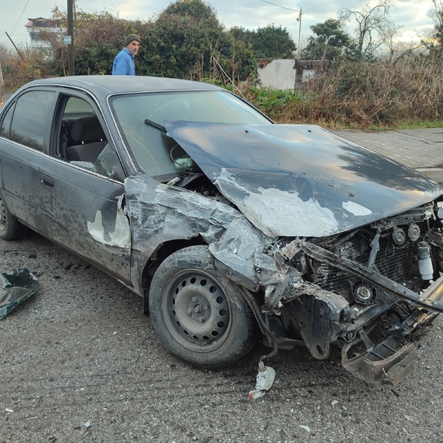 Samsun'da otomobil ile minibüs çarpıştı, 2 kişi yaralandı