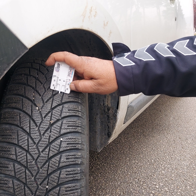 Gümüşhacıköy'de zorunlu kış lastiği denetimi yapıldı