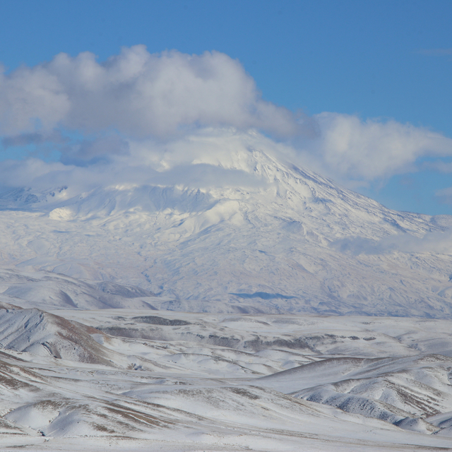 Ağrı Dağı yeniden beyaza büründü
