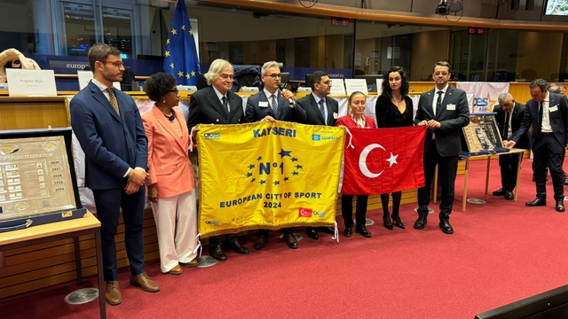 Kayseri'ye "Altın Bayrak" ödülü