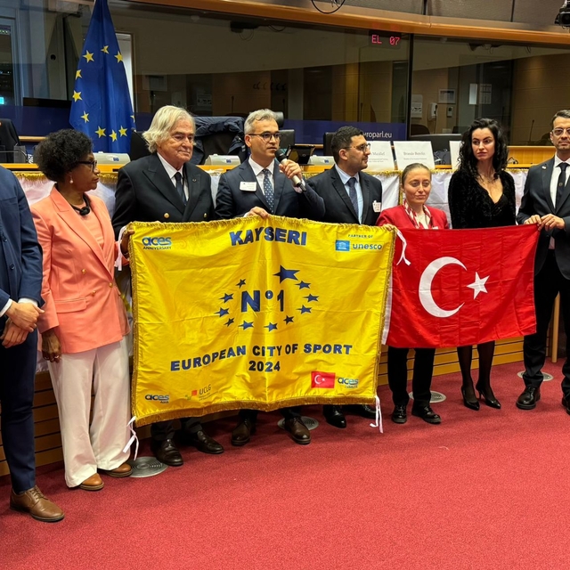 Kayseri'ye "Altın Bayrak" ödülü