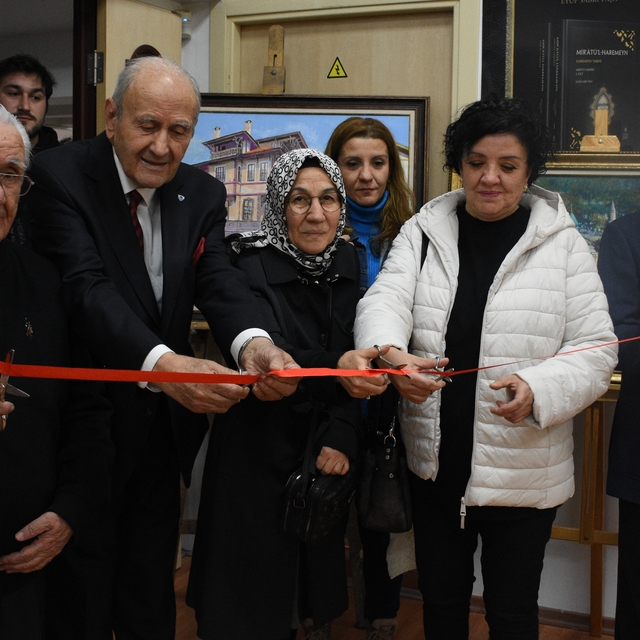 Konya'da ressam Nesip Koçer sanatseverlerle buluştu: