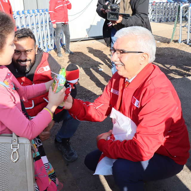 Türk Kızılay Genel Başkan Yardımcısı Saygılı, Cilvegözü Sınır Kapısı'nda ko...