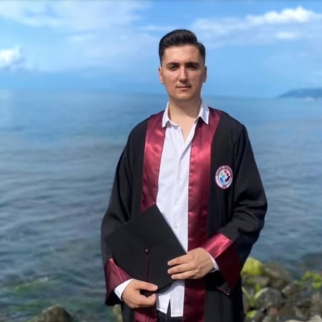 Kazada ölen Umut Can'ın tabutunun üzerine taraftarı olduğu takımın forması...