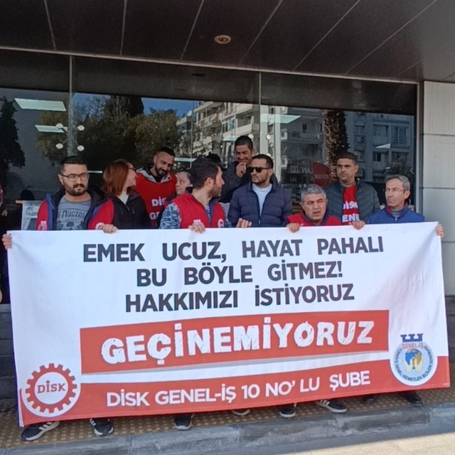 Karşıyaka Belediyesinde işten çıkarılan işçiler eylemlerini sürdürüyor