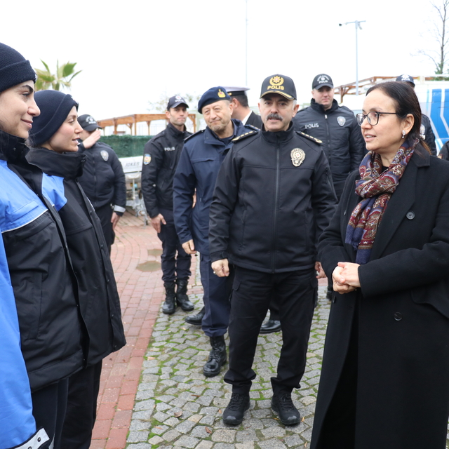 Yalova'da gemi adamı eğitimini tamamlayan polislere sertifikaları verildi