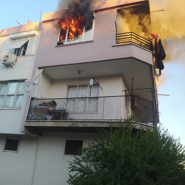 Antalya'da evde çıkan yangın söndürüldü
