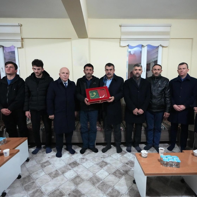 Bakan Tekin, Erzurumlu şehit Taha Nergiz'in ailesine taziye ziyaretinde bul...