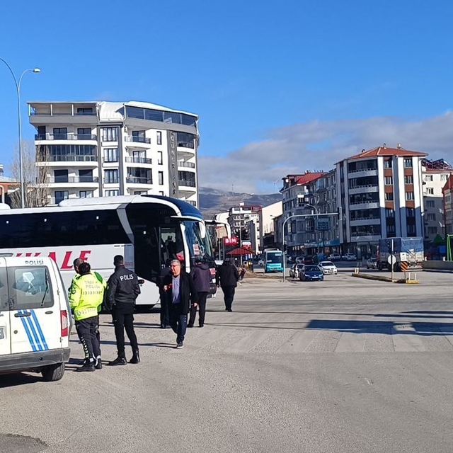Afyonkarahisar'da yolcu otobüsünün çarptığı yaya ağır yaralandı