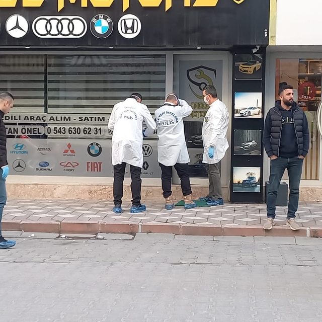 Manisa'da silahlı kavgada 1 kişi sığındığı iş yerinde tabancayla öldürüldü