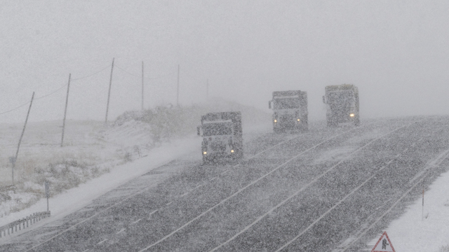 Kars'ta kar ve tipi ulaşımı aksattı