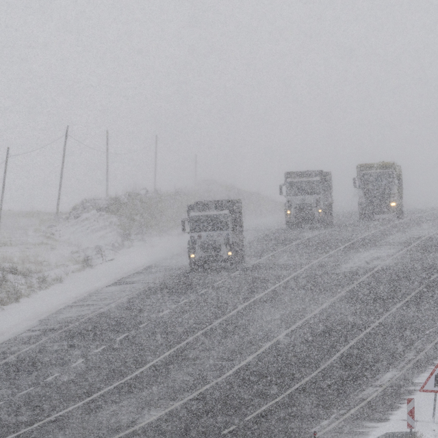 Kars'ta kar ve tipi ulaşımı aksattı