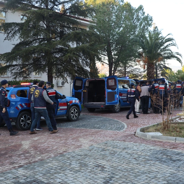 Muğla merkezli "Kasacılar" suç örgütü operasyonunda yakalanan 7 kişi tutukl...