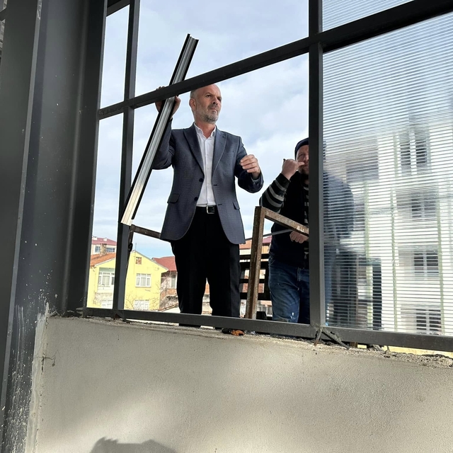 Ladik Belediyesine ait pazaryerinin etrafı kapatıldı