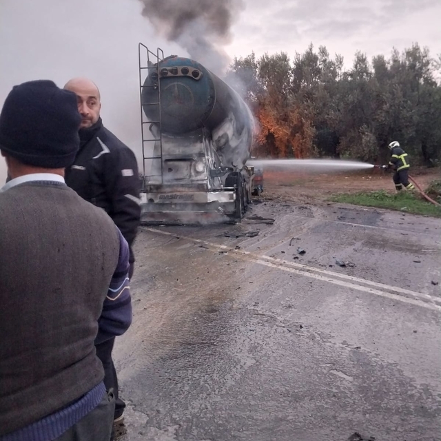 Bursa'da tankerle çarpışan otomobildeki 1 kişi öldü, 1 kişi yaralandı