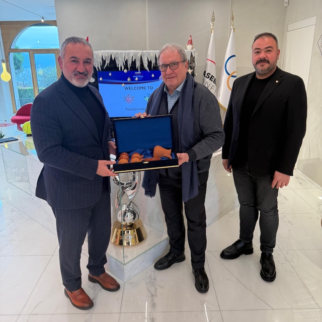 Nahit Şahin, WBSC Başkanı Fraccari ile bir araya geldi