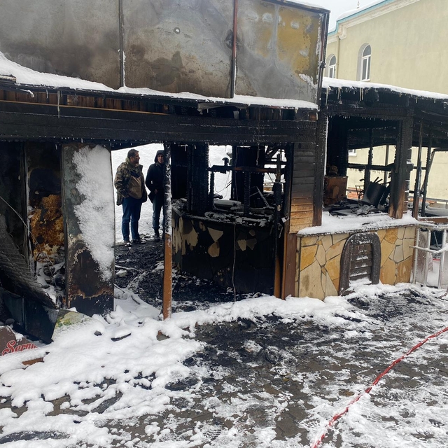 Gümüşhane'de iki iş yeri yangında hasar gördü