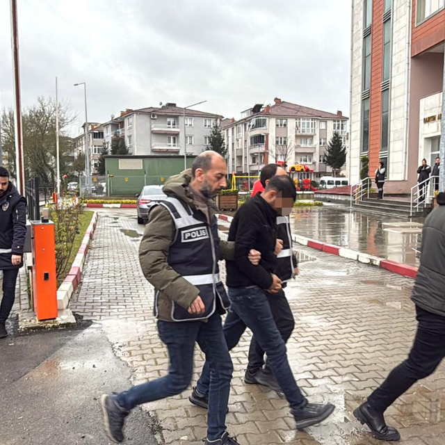 Kendilerini polis olarak tanıtıp 6 milyon 200 bin liralık dolandırıcılık ya...