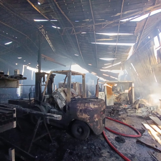 Tekirdağ'da konteyner imalathanesinde çıkan yangın söndürüldü