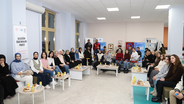 Amasya Üniversitesi Rektörü Turabi öğretmen adayları ile bir araya geldi
