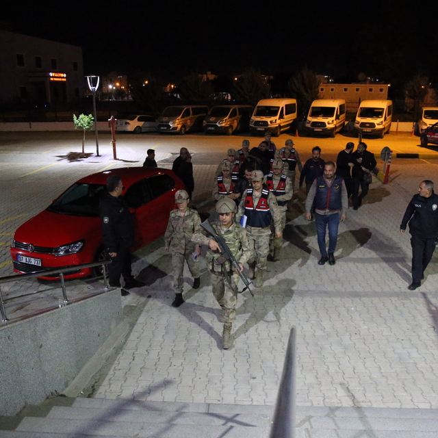 Hatay'da aynı aileden 4 kişinin öldüğü zehirlenmeyle ilgili 2 kişi tutuklan...