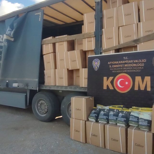 Afyonkarahisar'da 2 bin 860 kilogram sahte bandrollü tütün ele geçirildi