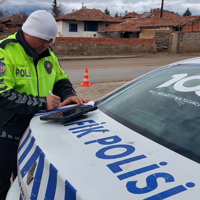 Gümüşhacıköy'de trafik denetimlerinde 91 bin lira ceza kesildi