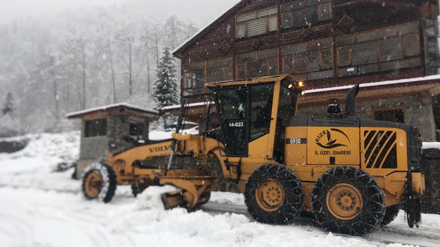 Rize'de 162, Artvin'de 266 köy yolu kardan kapandı