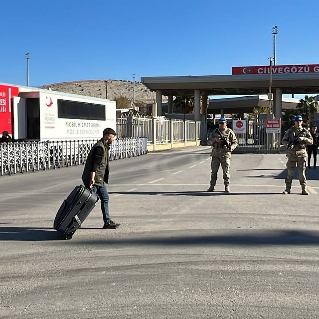 Suriyeliler, Türk halkına teşekkür ederek memleketlerine dönüyor