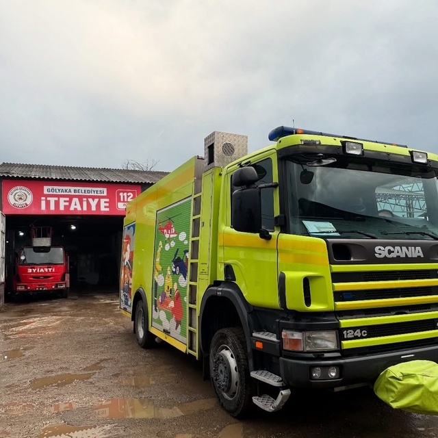 İsviçre'de yaşayan gurbetçi memleketi Düzce'ye itfaiye aracı bağışladı
