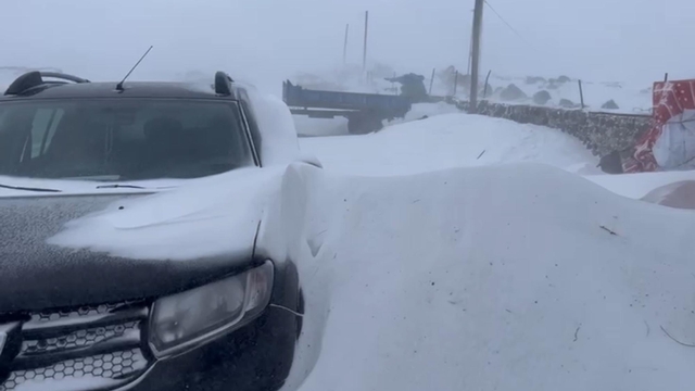 Kars'ta çok sayıda sürücü, araçları ile karda mahsur kaldı