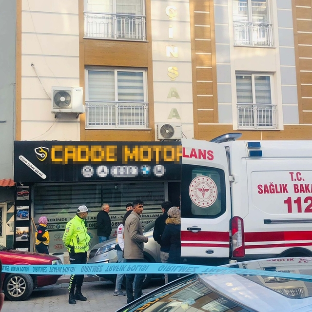 Husumetlisini sığındığı iş yerinde öldüren şüpheli ile beraberindeki 4 kişi...