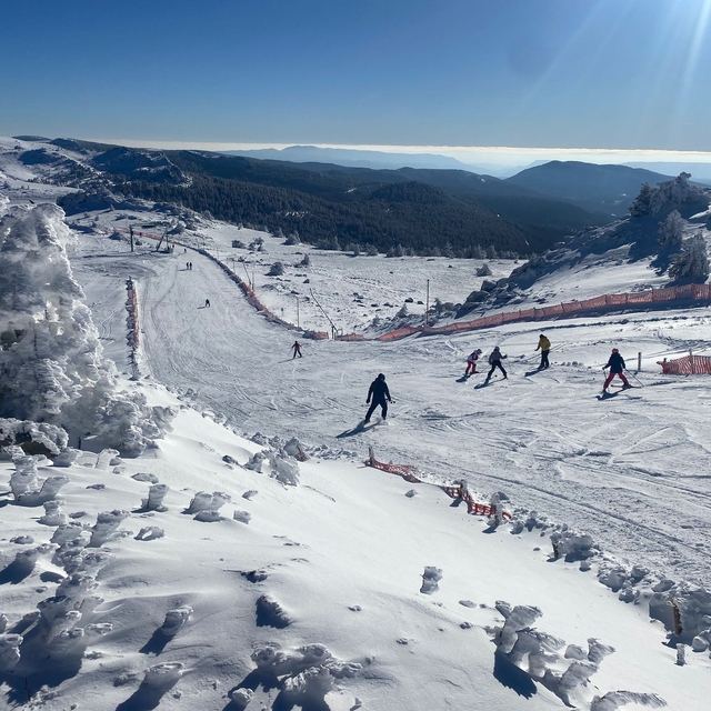Kartalkaya hafta sonunda kayakseverlerin ilgisiyle karşılaştı