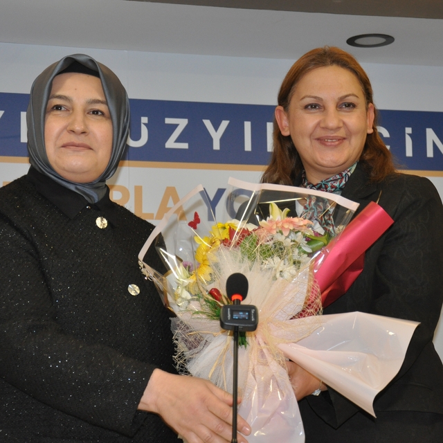 AK Parti Eskişehir Kadın Kolları İl Başkanlığında devir teslim töreni yapıl...