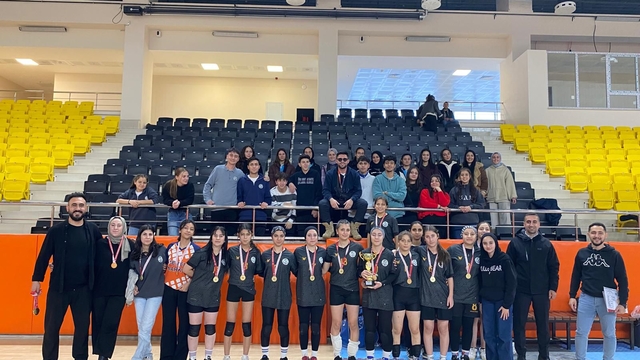 Bitlis'te voleybol turnuvası düzenlendi