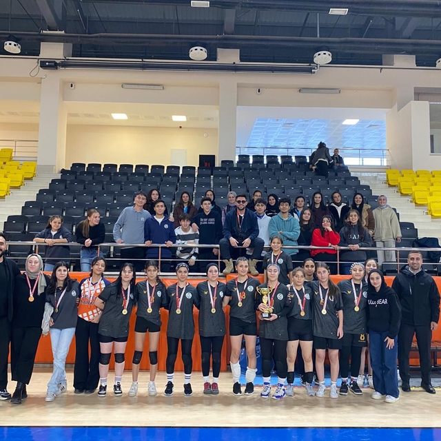 Bitlis'te voleybol turnuvası düzenlendi