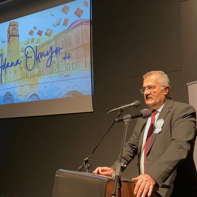 Adana'da öğrencilere "Adana Okuyor" projesi tanıtıldı