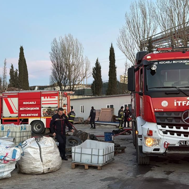 Kocaeli'de döküm fabrikasında çıkan yangın söndürüldü